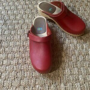Swedish red leather classic wood clogs with strap